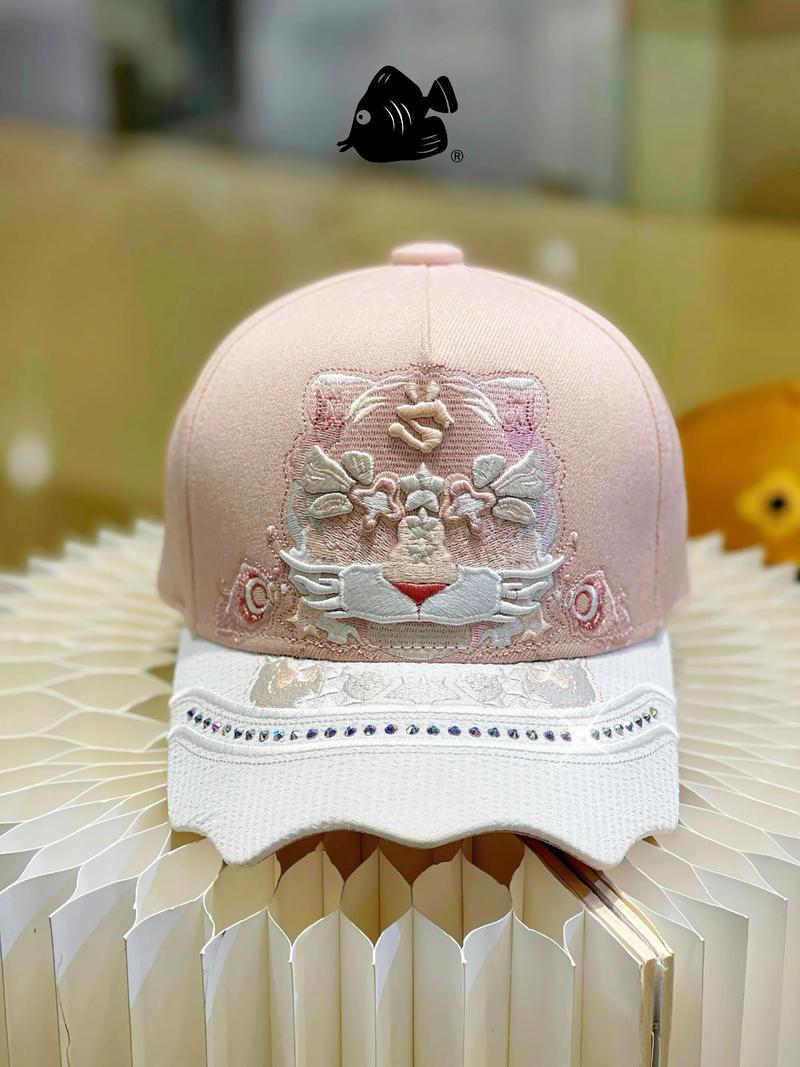 一顶“丘比特虎”棒球帽的诞生 为何需要将近三个月？